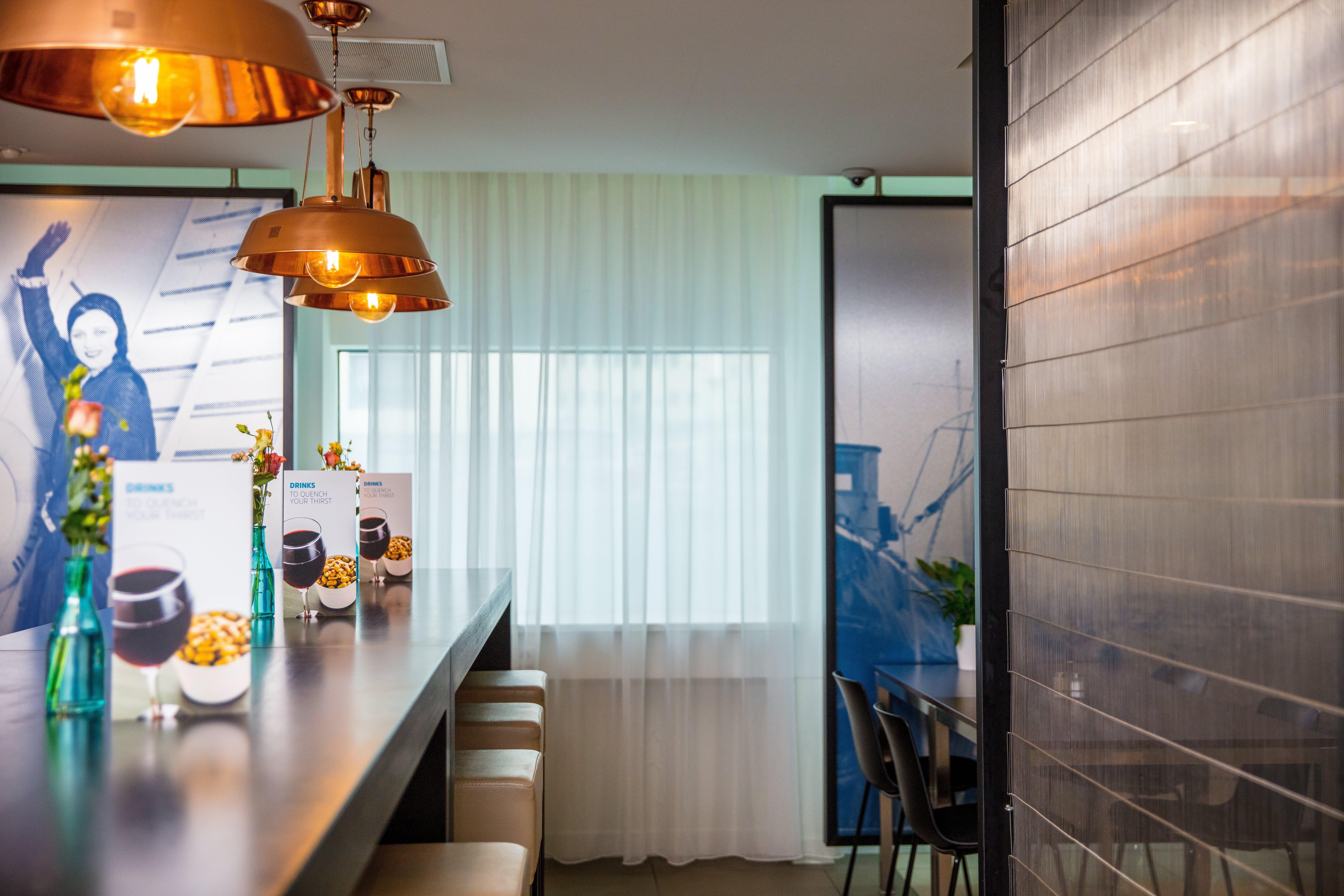 Holiday Inn Express Rotterdam - Central Station By Ihg Exterior photo