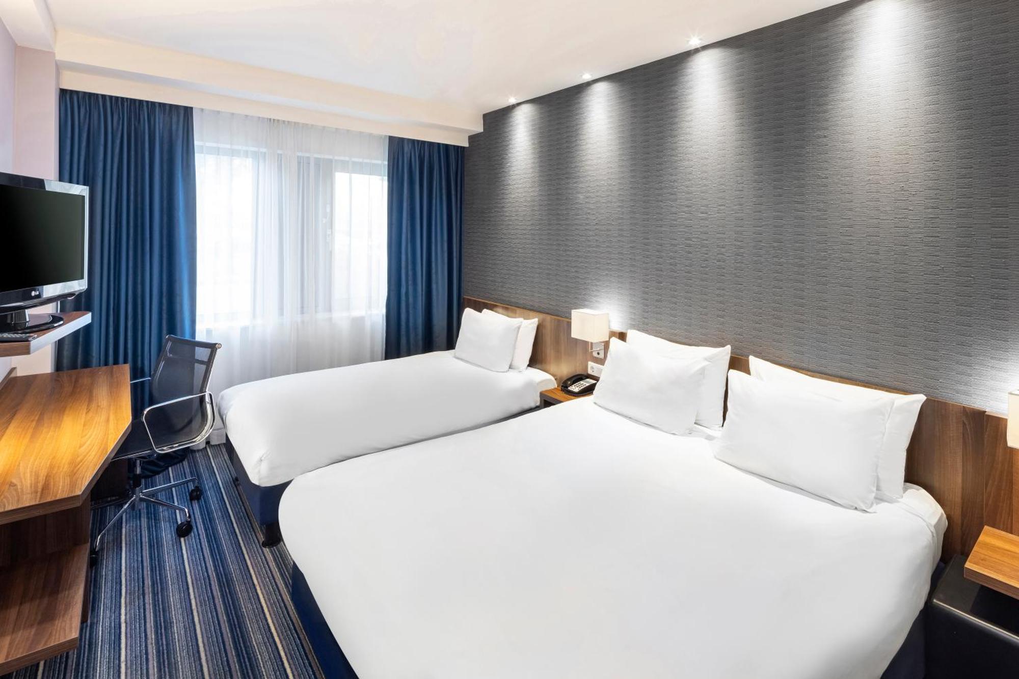 Holiday Inn Express Rotterdam - Central Station By Ihg Exterior photo