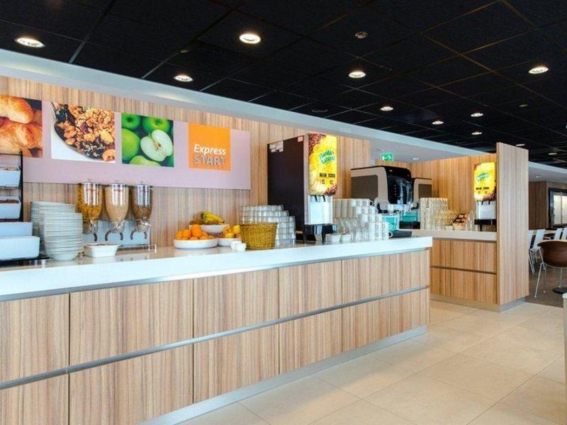 Holiday Inn Express Rotterdam - Central Station By Ihg Exterior photo