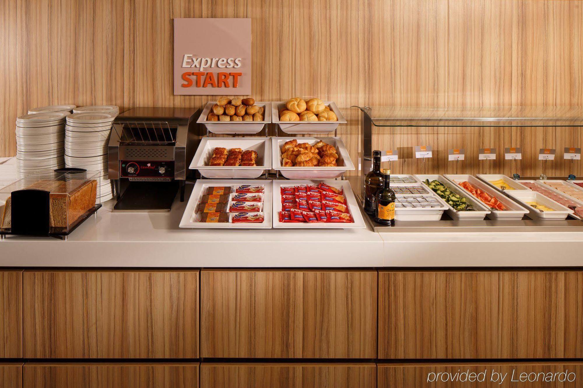Holiday Inn Express Rotterdam - Central Station By Ihg Exterior photo