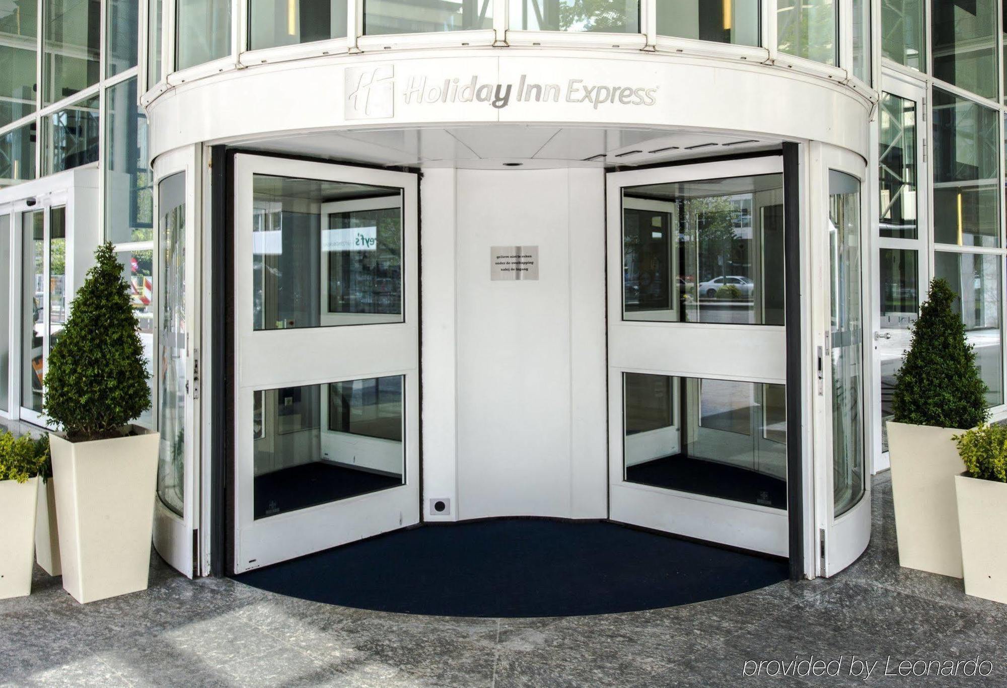 Holiday Inn Express Rotterdam - Central Station By Ihg Exterior photo